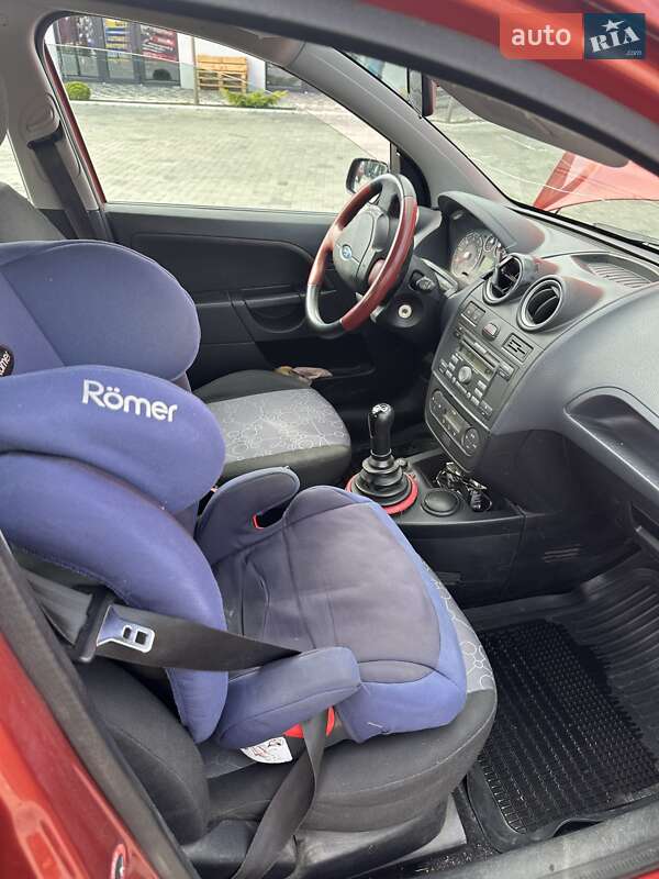 Хэтчбек Ford Fiesta 2007 в Киеве