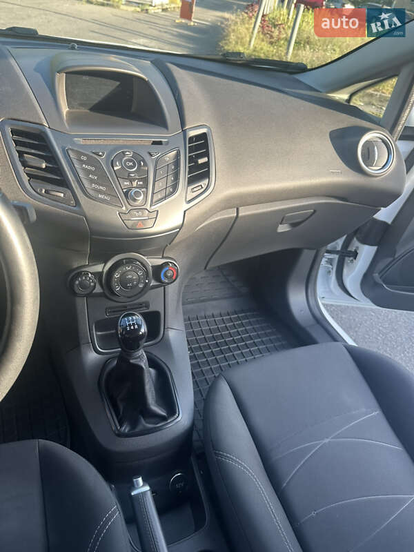 Хэтчбек Ford Fiesta 2016 в Киеве