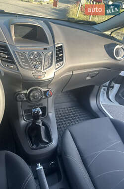 Хэтчбек Ford Fiesta 2016 в 