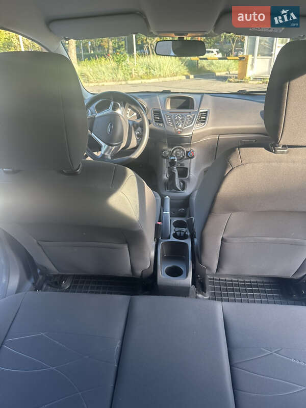 Хэтчбек Ford Fiesta 2016 в Киеве