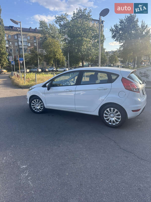 Хэтчбек Ford Fiesta 2016 в Киеве