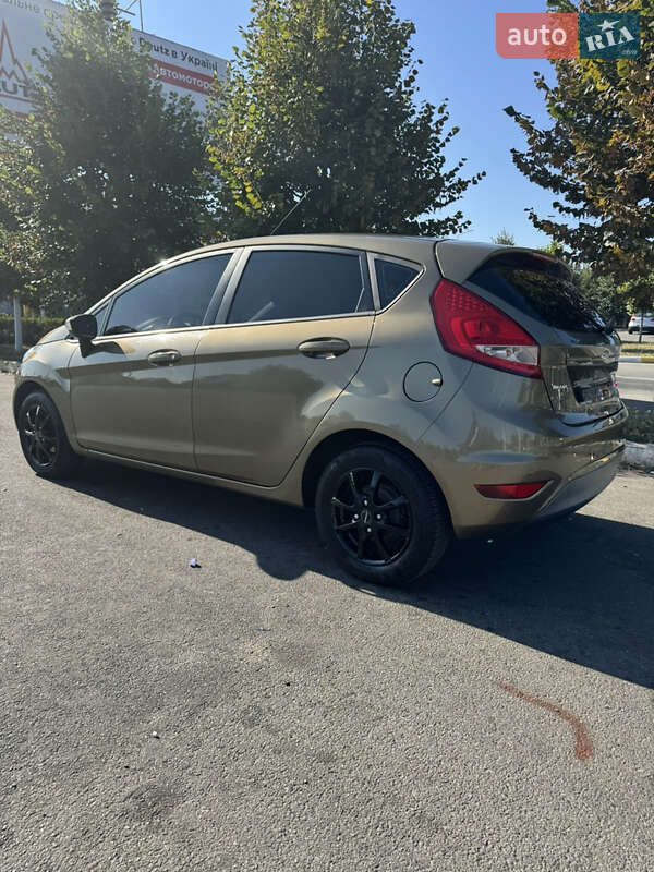 Хэтчбек Ford Fiesta 2012 в Буче