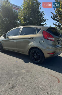 Хэтчбек Ford Fiesta 2012 в 