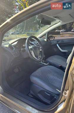 Хэтчбек Ford Fiesta 2012 в 