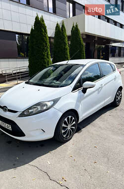 Хэтчбек Ford Fiesta 2012 в 