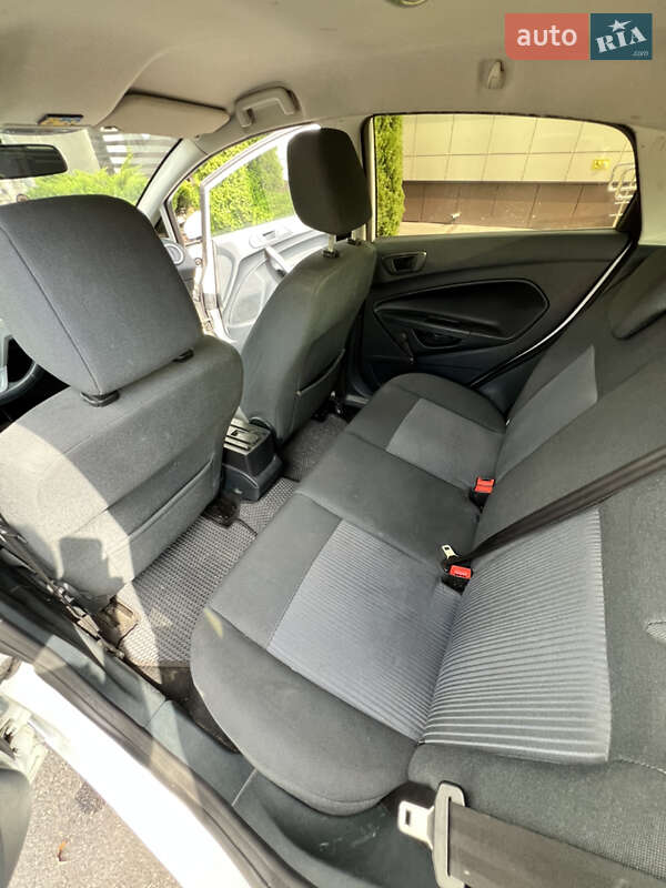 Хэтчбек Ford Fiesta 2012 в Днепре