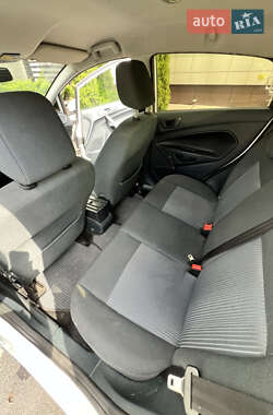 Хэтчбек Ford Fiesta 2012 в 