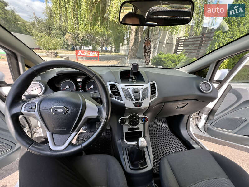 Хэтчбек Ford Fiesta 2012 в Днепре