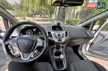 Хэтчбек Ford Fiesta 2012 в 