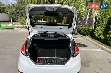 Хэтчбек Ford Fiesta 2012 в 