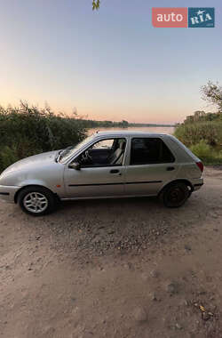 Хэтчбек Ford Fiesta 1997 в 