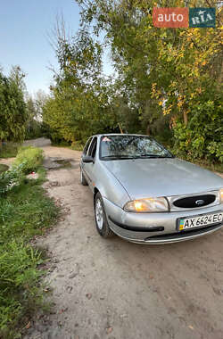 Хэтчбек Ford Fiesta 1997 в 
