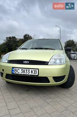 Хэтчбек Ford Fiesta 2004 в 