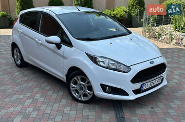 Хэтчбек Ford Fiesta 2016 в 