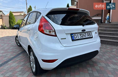 Хэтчбек Ford Fiesta 2016 в 