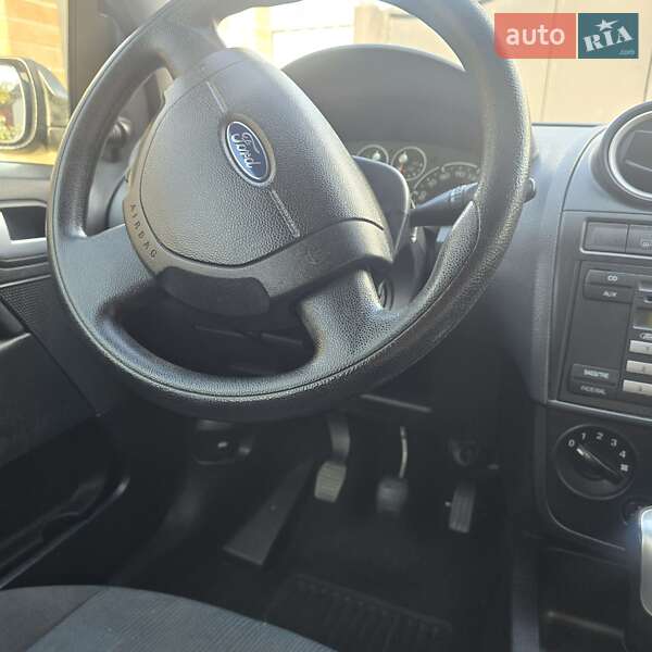 Хэтчбек Ford Fiesta 2006 в Кропивницком