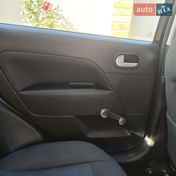 Хэтчбек Ford Fiesta 2006 в Кропивницком