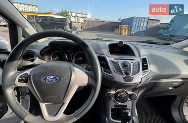 Хэтчбек Ford Fiesta 2011 в 