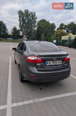 Седан Ford Fiesta 2015 в 