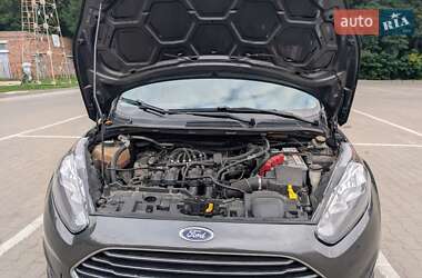 Седан Ford Fiesta 2015 в 