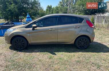 Хэтчбек Ford Fiesta 2012 в 