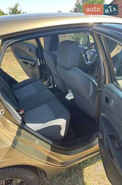 Хэтчбек Ford Fiesta 2012 в 
