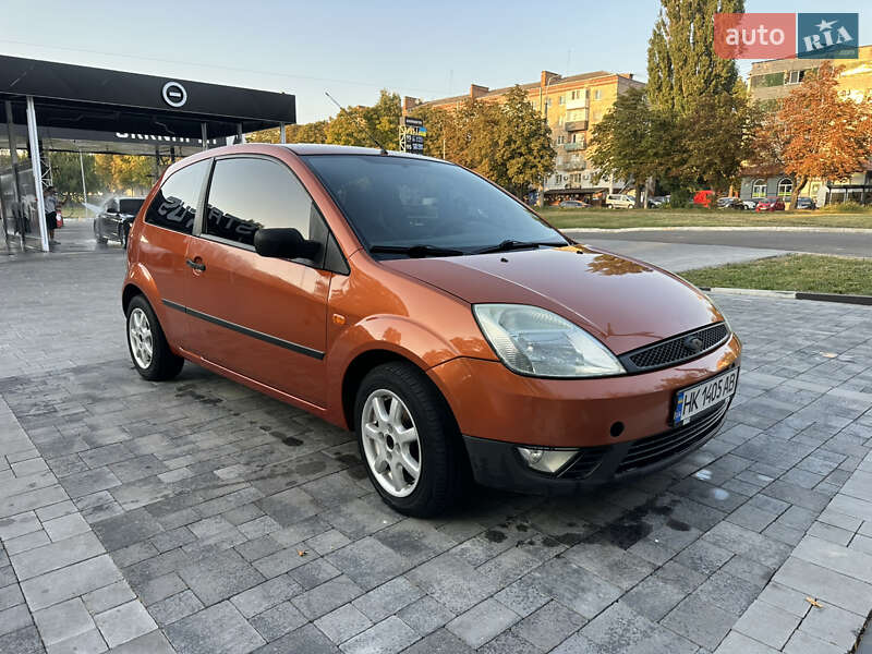 Хэтчбек Ford Fiesta 2003 в 
