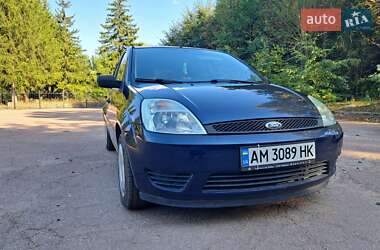 Хэтчбек Ford Fiesta 2005 в 