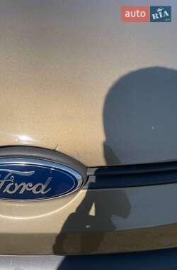 Хэтчбек Ford Fiesta 2012 в 