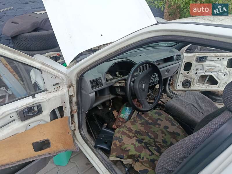 Хэтчбек Ford Fiesta 1989 в Ровно