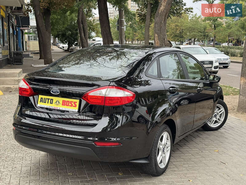 Седан Ford Fiesta 2018 в Николаеве