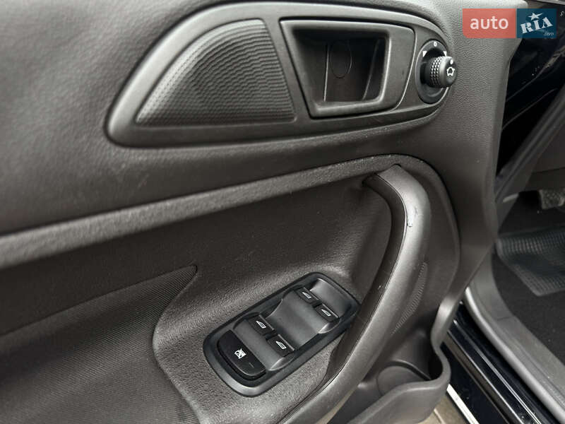 Седан Ford Fiesta 2018 в Николаеве