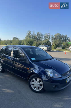 Хэтчбек Ford Fiesta 2005 в 