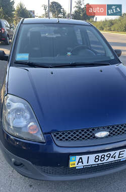 Хэтчбек Ford Fiesta 2005 в 