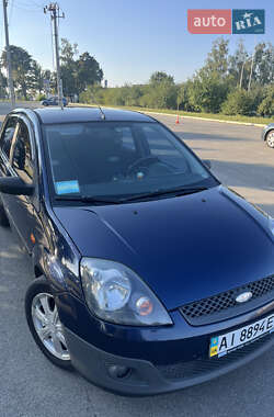 Хэтчбек Ford Fiesta 2005 в 