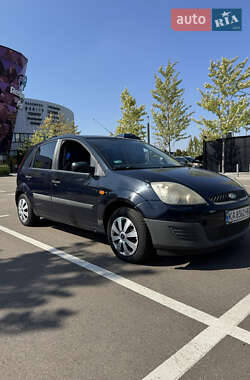 Хэтчбек Ford Fiesta 2006 в 