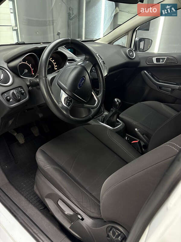 Хэтчбек Ford Fiesta 2014 в Виннице