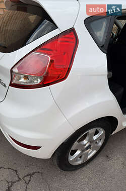 Хэтчбек Ford Fiesta 2014 в 