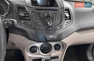 Хэтчбек Ford Fiesta 2014 в 