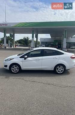 Седан Ford Fiesta 2015 в 