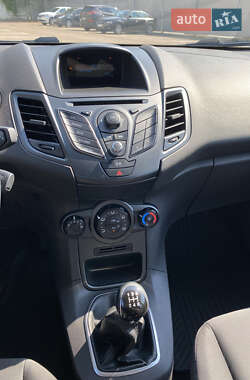 Хэтчбек Ford Fiesta 2013 в 