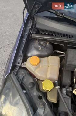 Хэтчбек Ford Fiesta 2006 в 