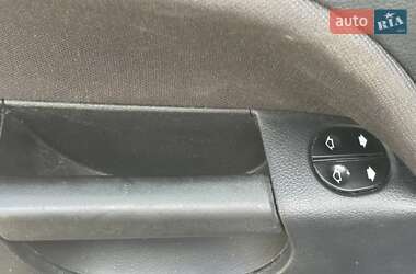 Хэтчбек Ford Fiesta 2006 в 