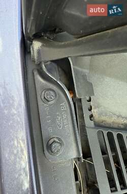 Хэтчбек Ford Fiesta 2006 в 