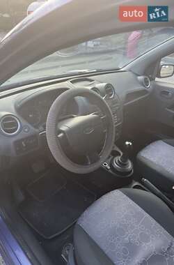 Хэтчбек Ford Fiesta 2006 в 