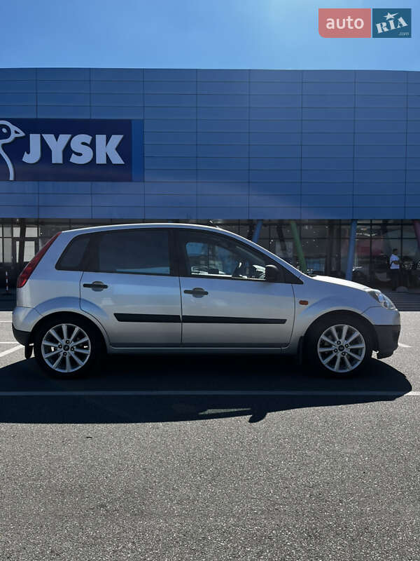 Хэтчбек Ford Fiesta 2006 в Киеве