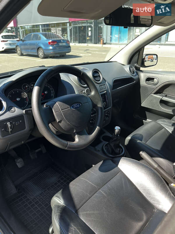 Хэтчбек Ford Fiesta 2006 в Киеве