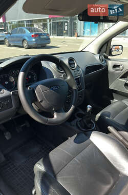 Хэтчбек Ford Fiesta 2006 в 