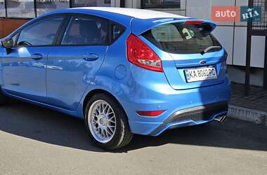 Хэтчбек Ford Fiesta 2011 в 