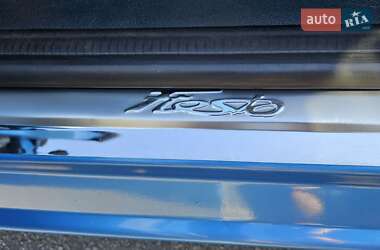 Хэтчбек Ford Fiesta 2011 в 